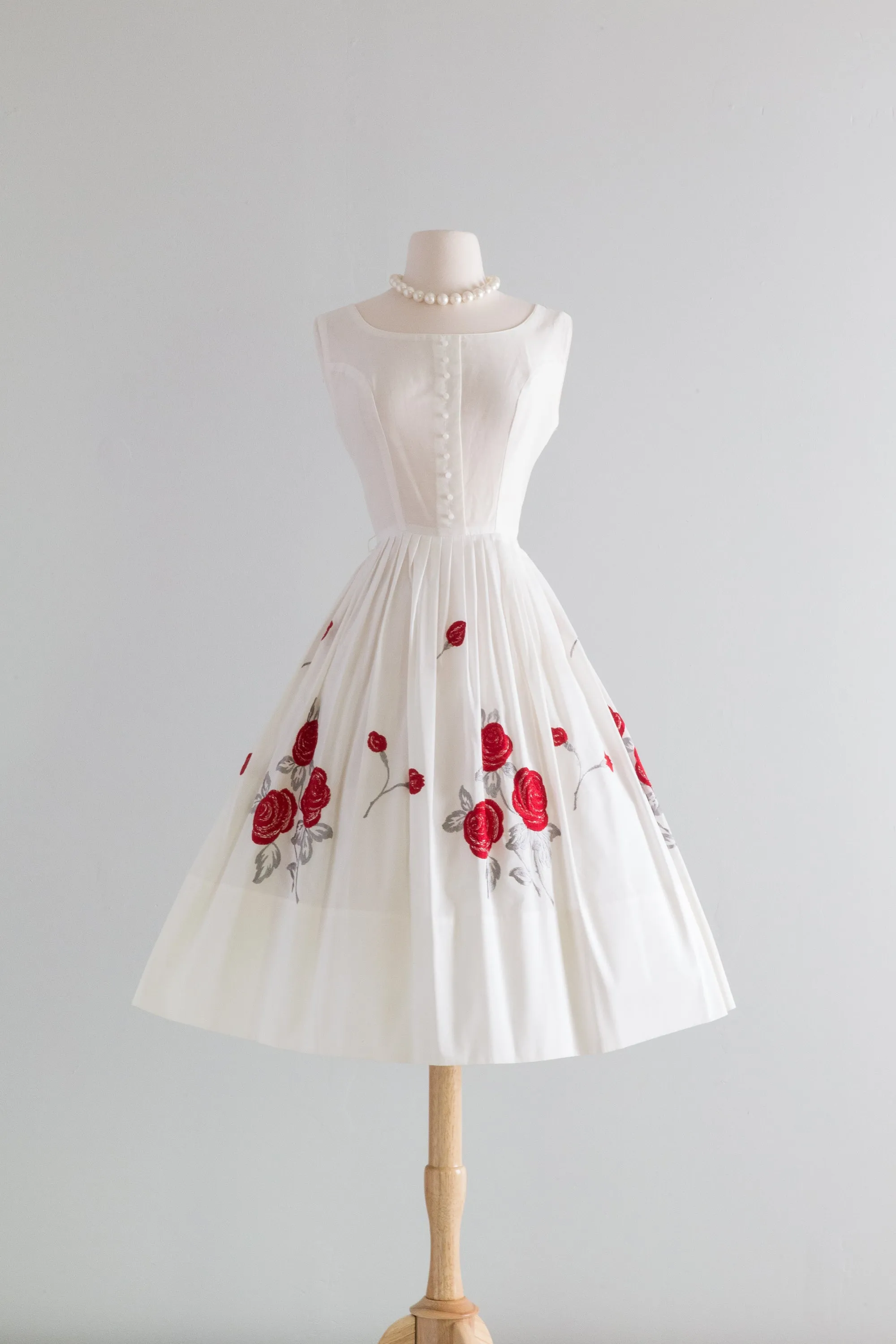 1950's Crisp Cotton Summer Dress With Embroidered Rose Skirt / Small