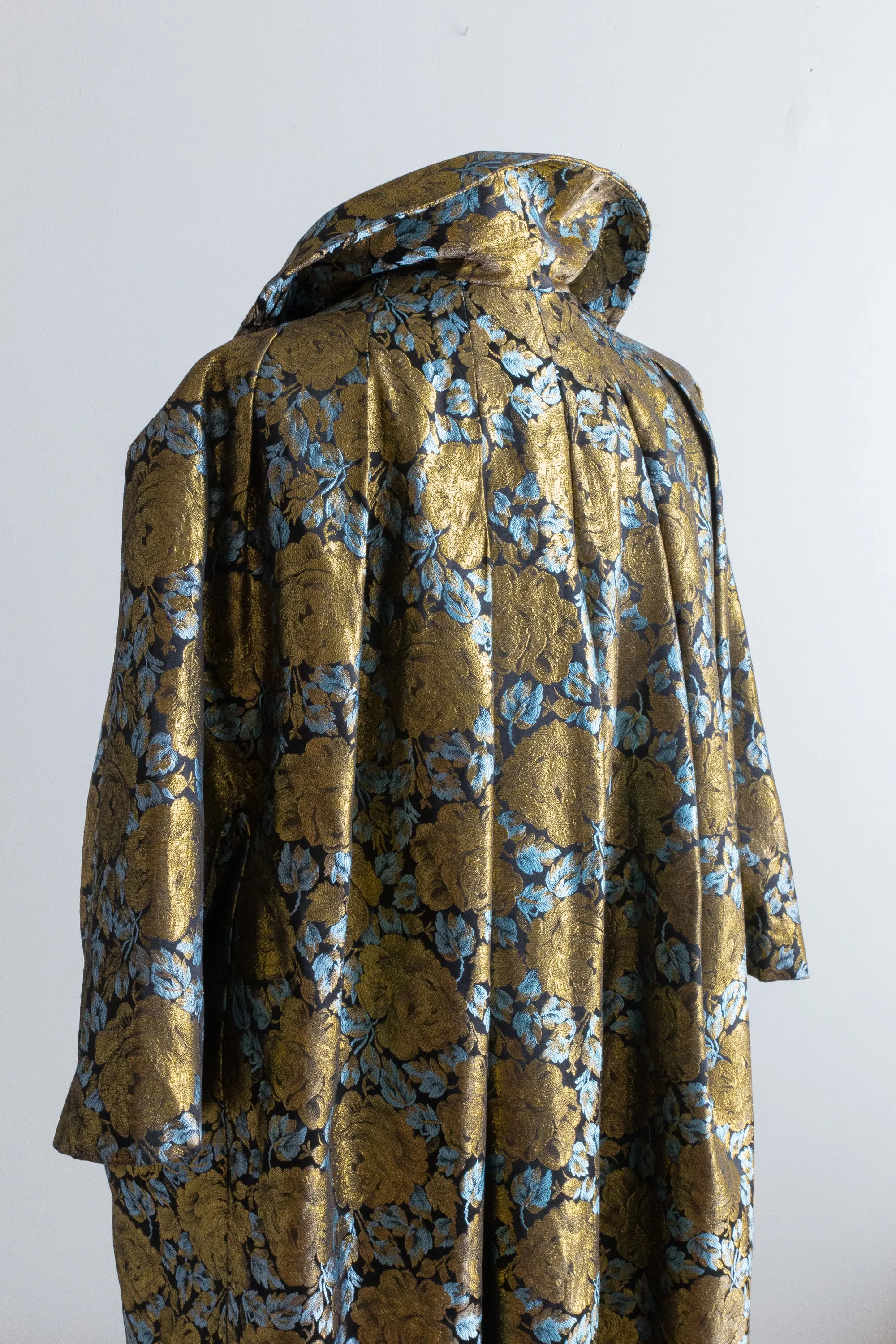 1950's Golden Rose Brocade Lamé Silk Evening Coat / Med.