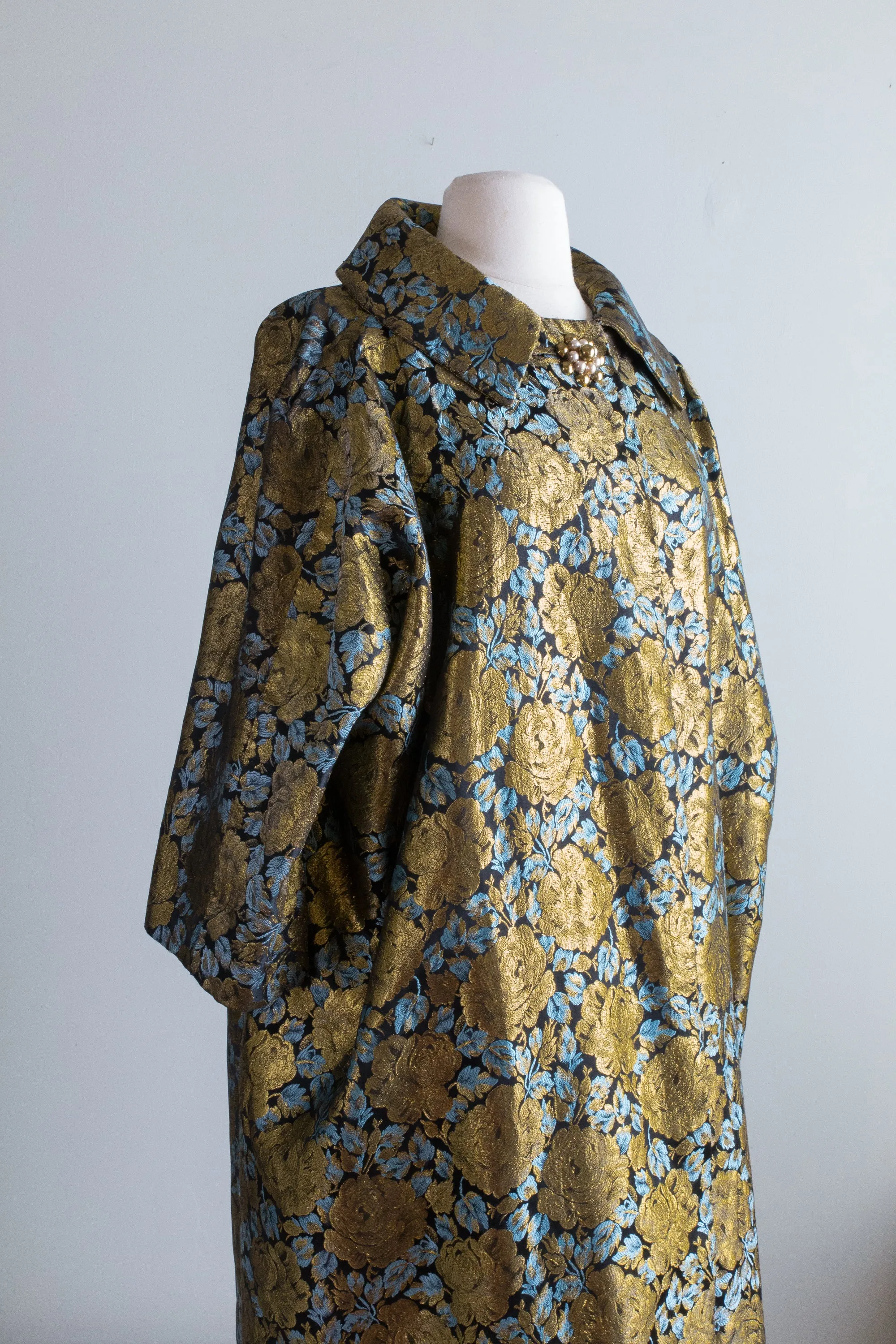 1950's Golden Rose Brocade Lamé Silk Evening Coat / Med.