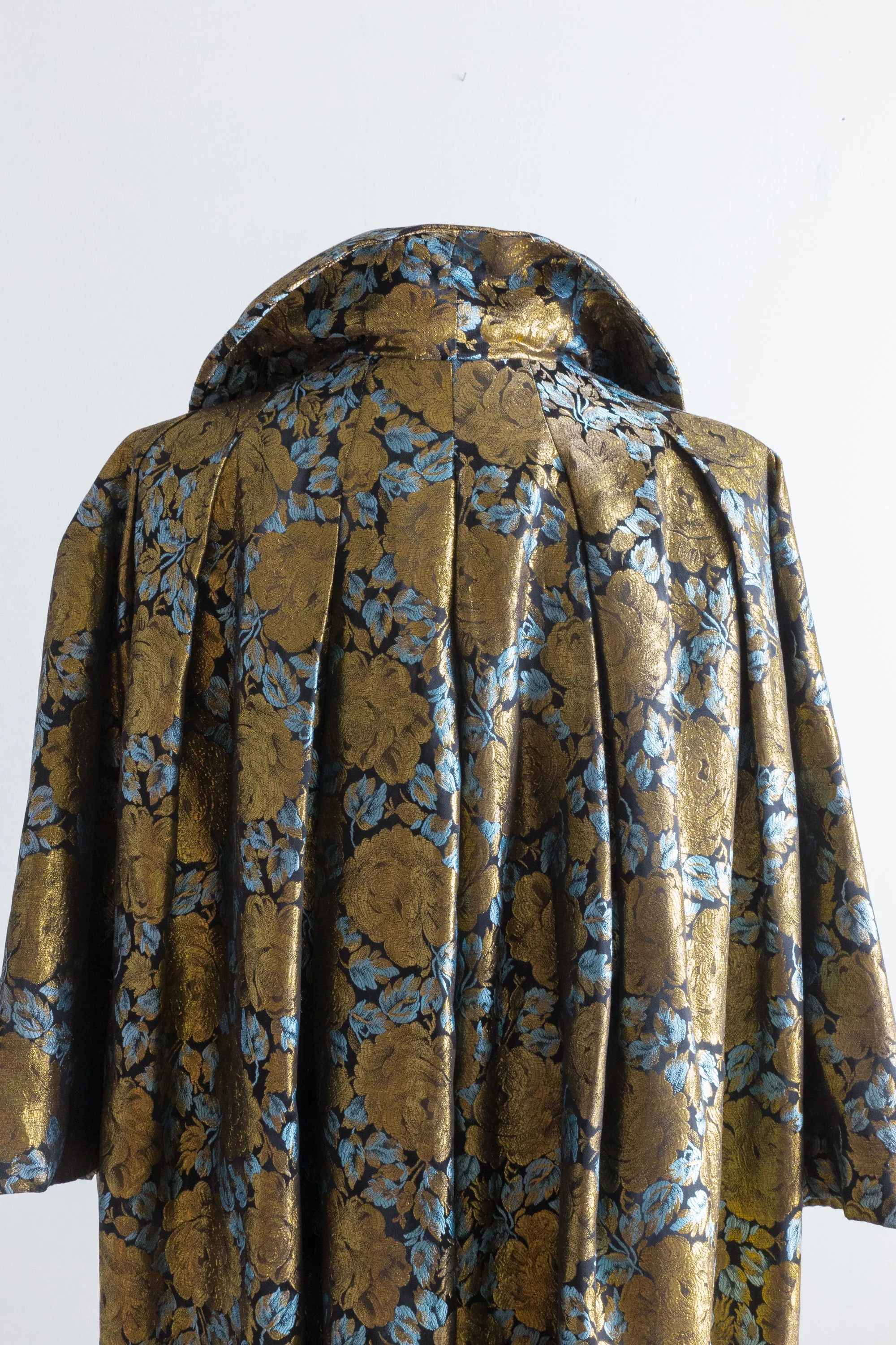 1950's Golden Rose Brocade Lamé Silk Evening Coat / Med.