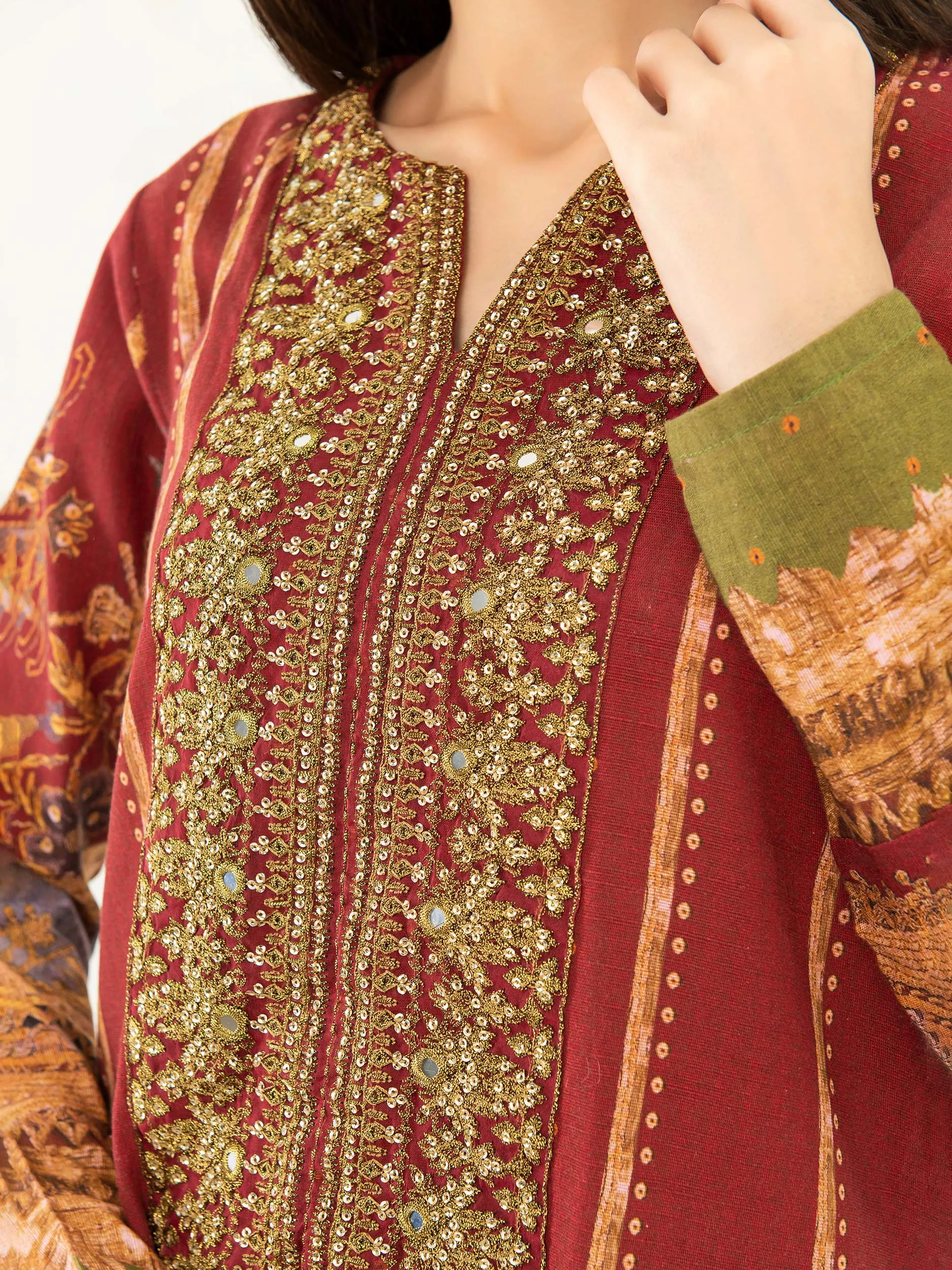 2 Piece Khaddar Suit-Embroidered (Pret)