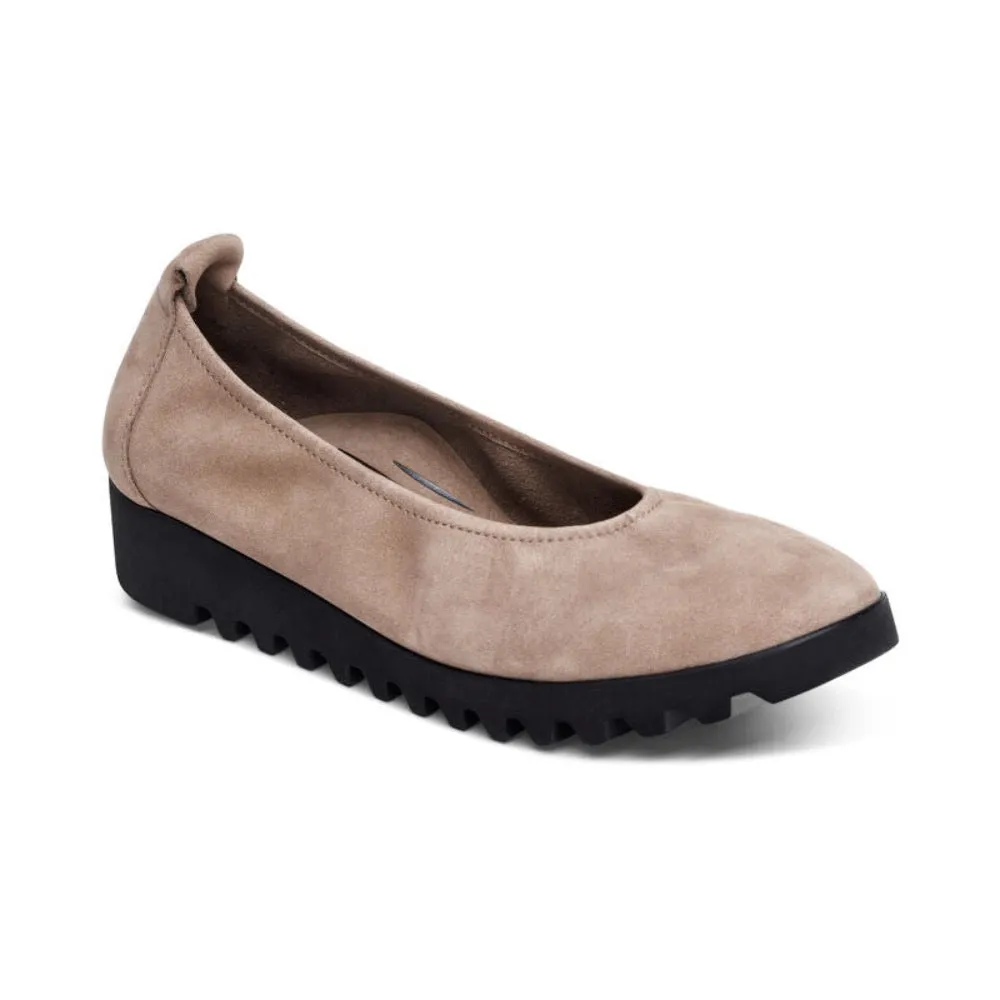 Aetrex Women's Brianna Ballet Flat Taupe