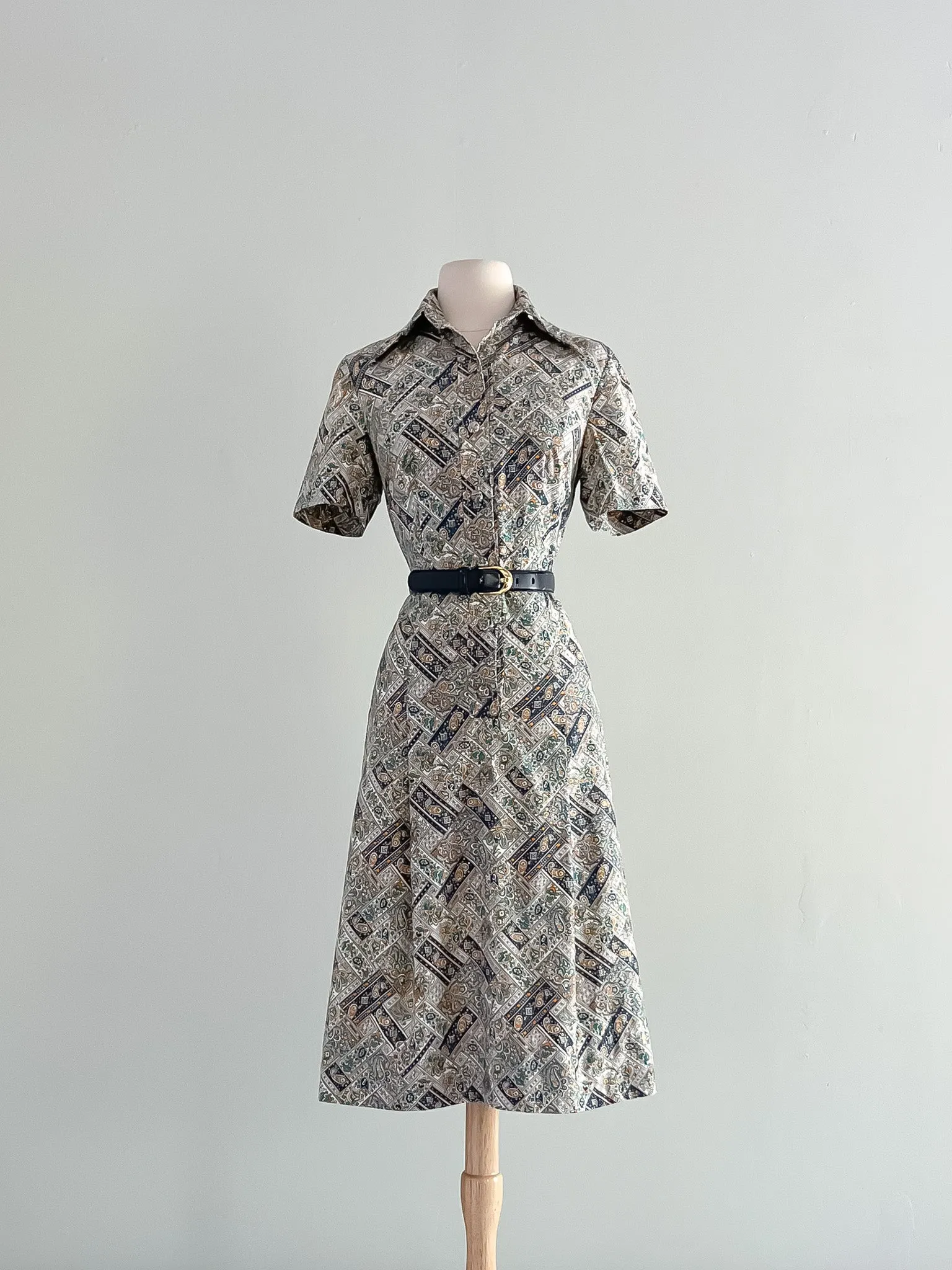 Amazing Paisley Printed 1960's Shirt Dress / Sz M