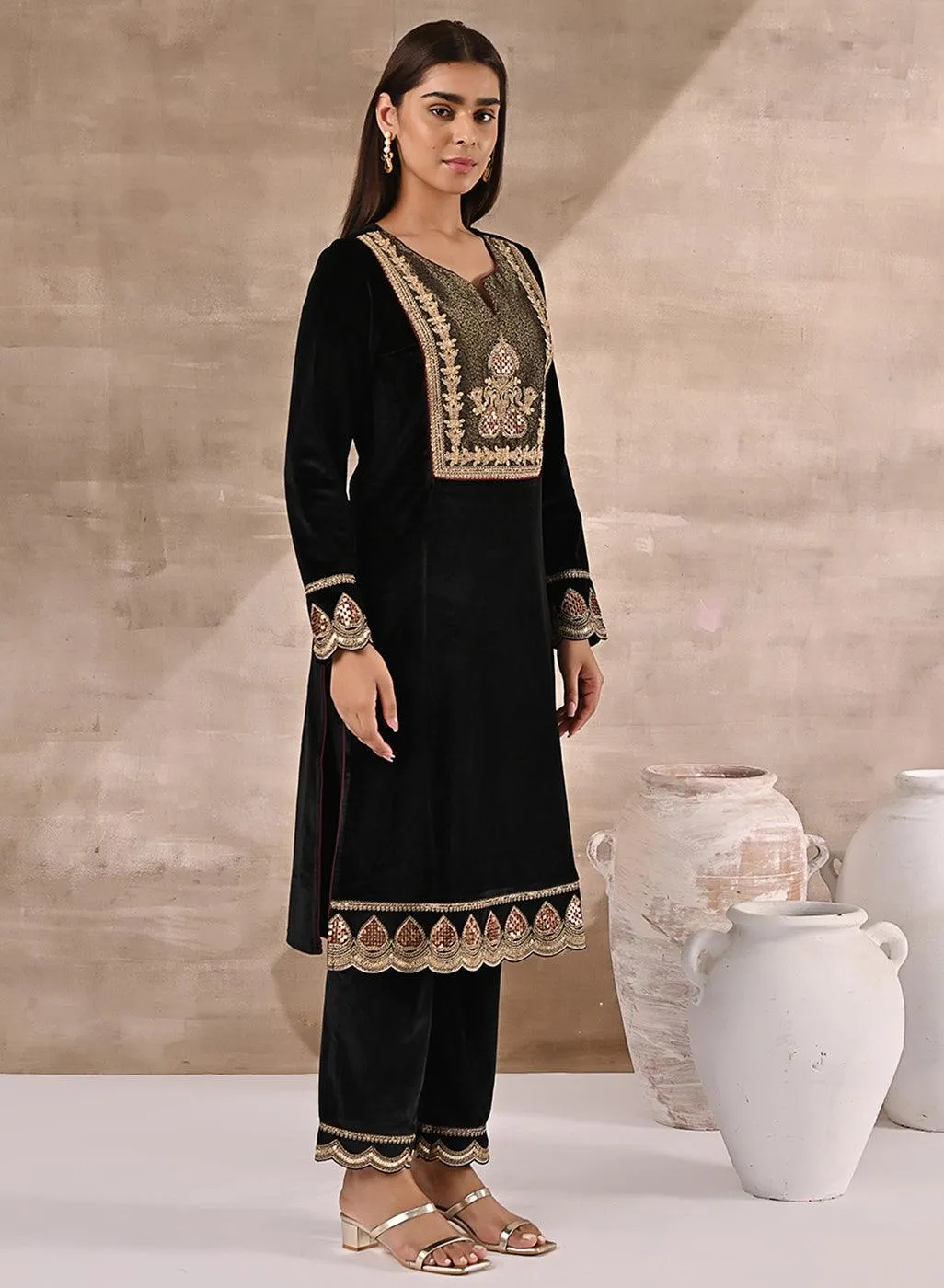 Charcoal Black Velvet Kurta Set With Heavy Front Yoke Zari Embroidery