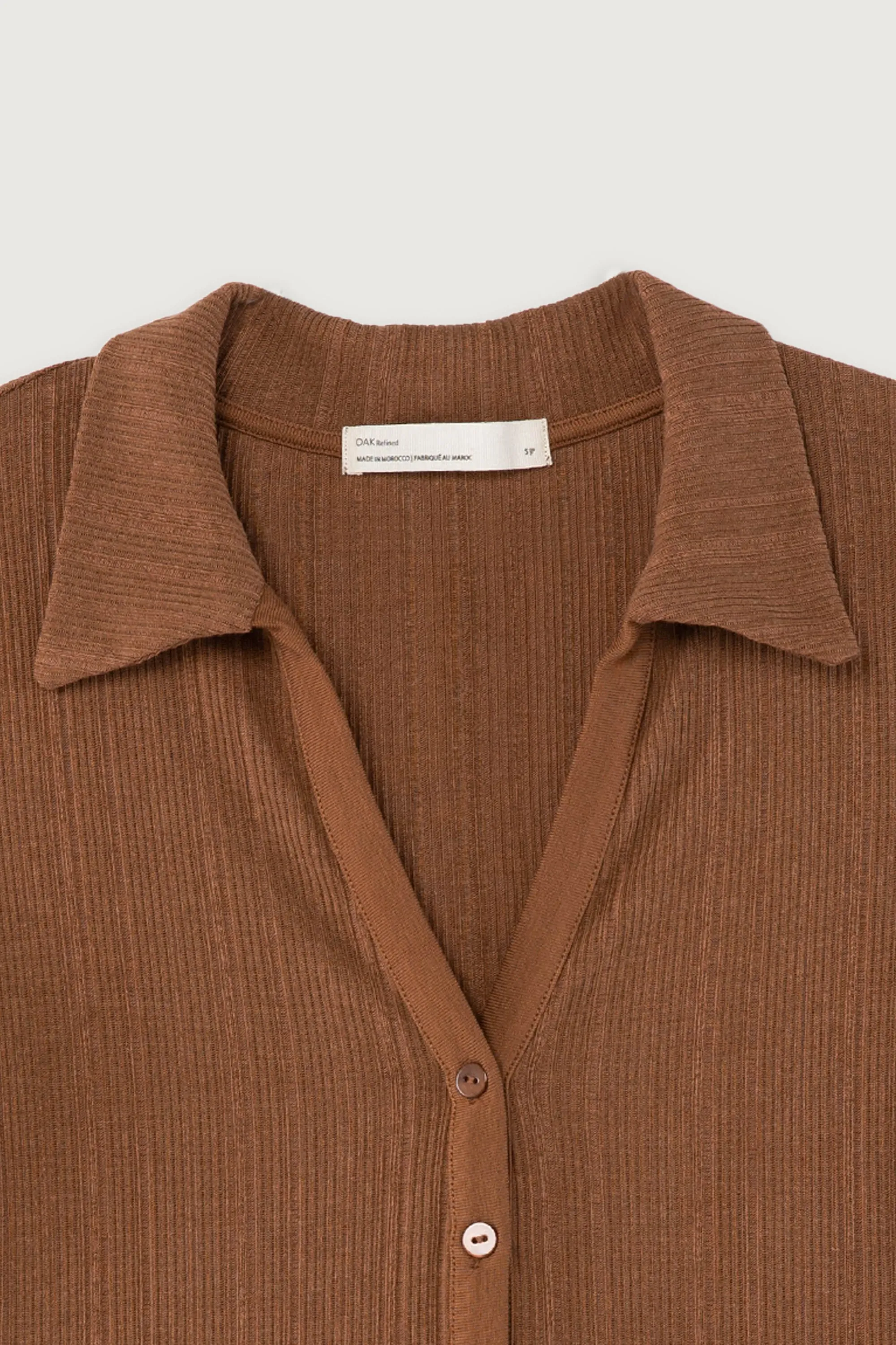 COLLARED BUTTON FRONT TOP