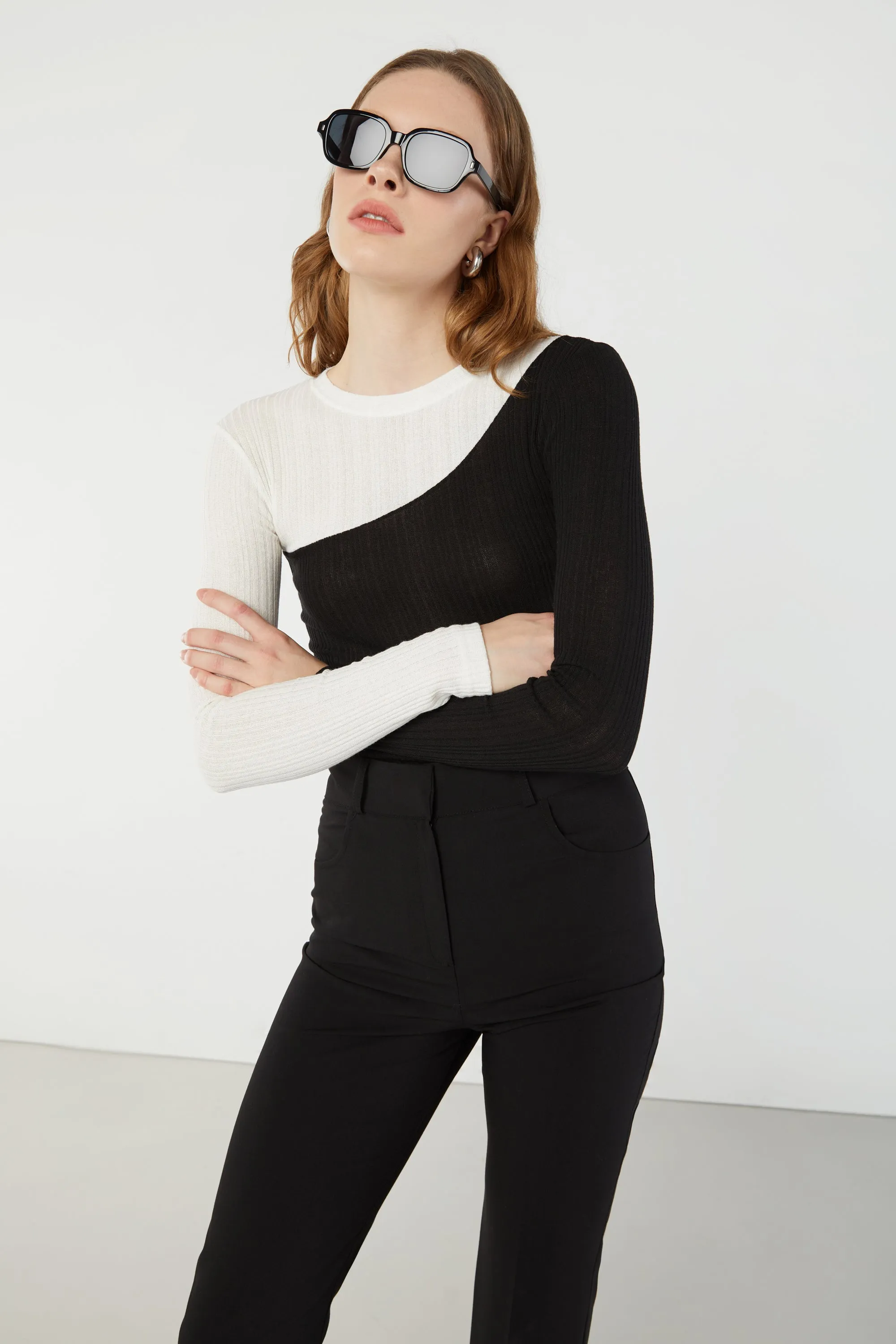 CONTRAST LONG SLEEVE TOP