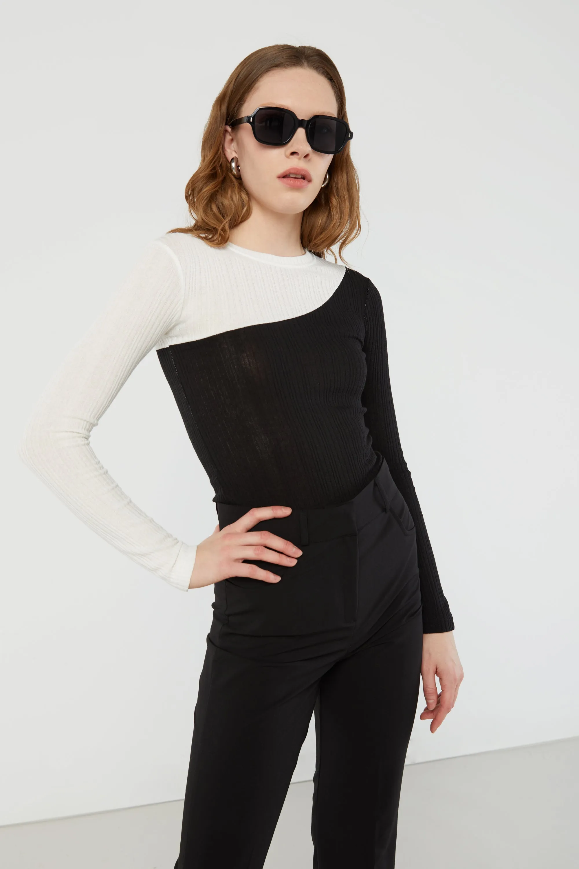 CONTRAST LONG SLEEVE TOP