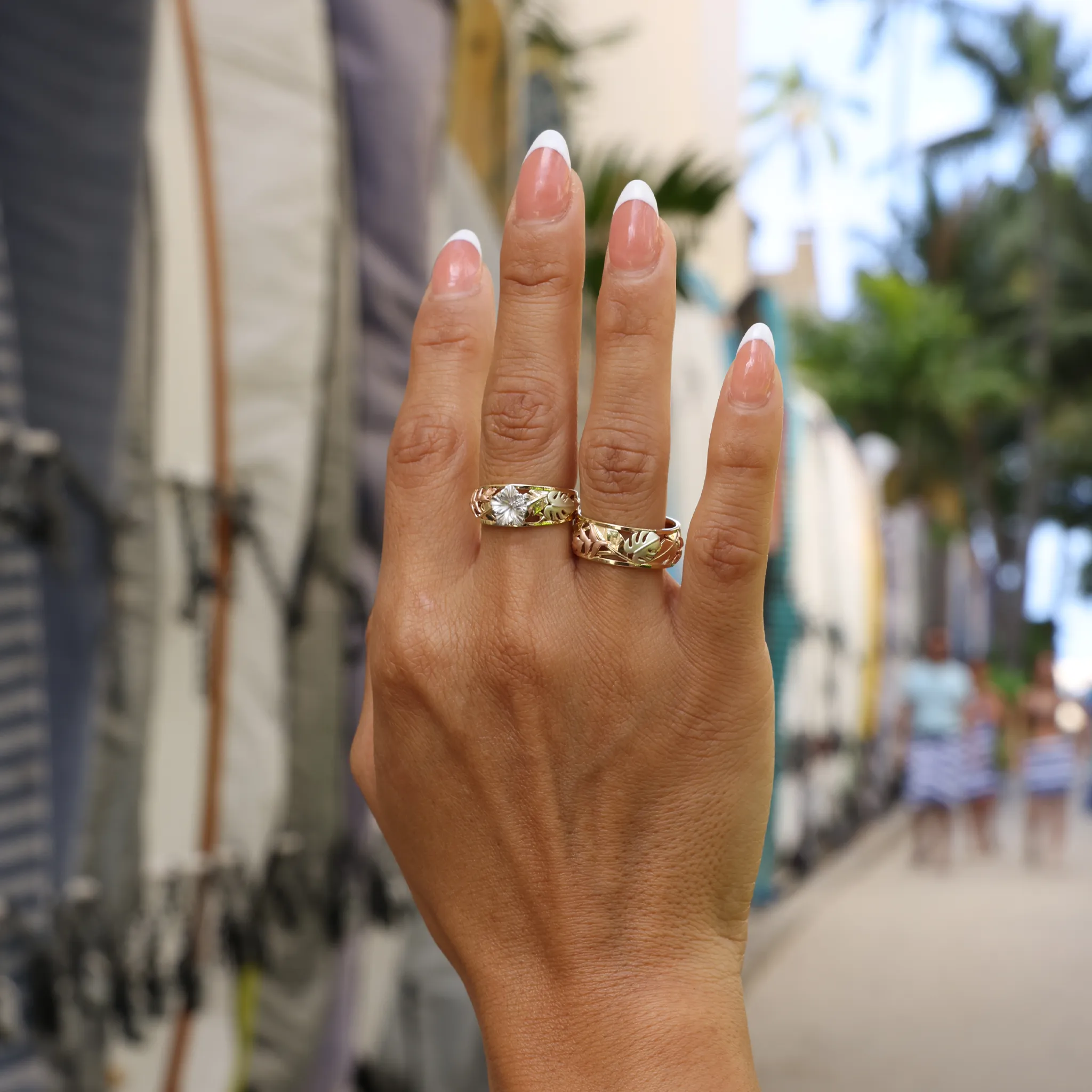 Hawaiian Gardens Monstera & Heliconia Ring in Tri Color Gold - 8mm