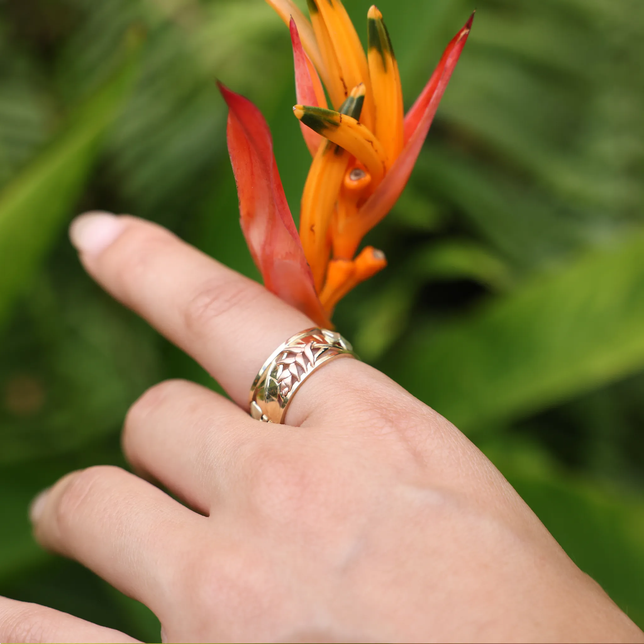 Hawaiian Gardens Monstera & Heliconia Ring in Tri Color Gold - 8mm