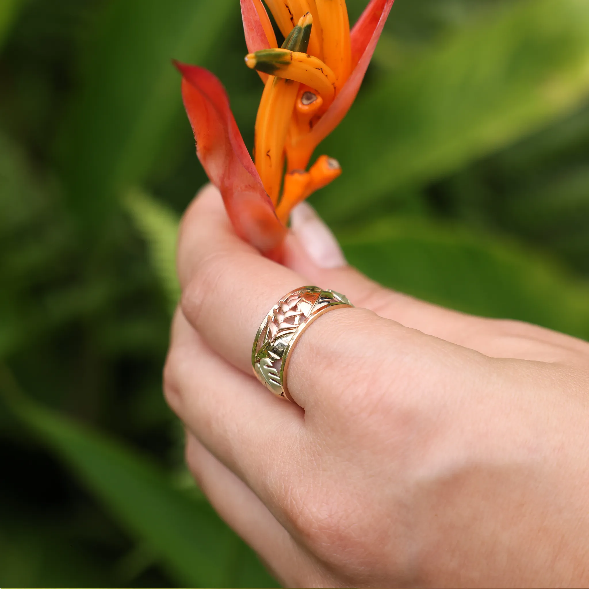 Hawaiian Gardens Monstera & Heliconia Ring in Tri Color Gold - 8mm