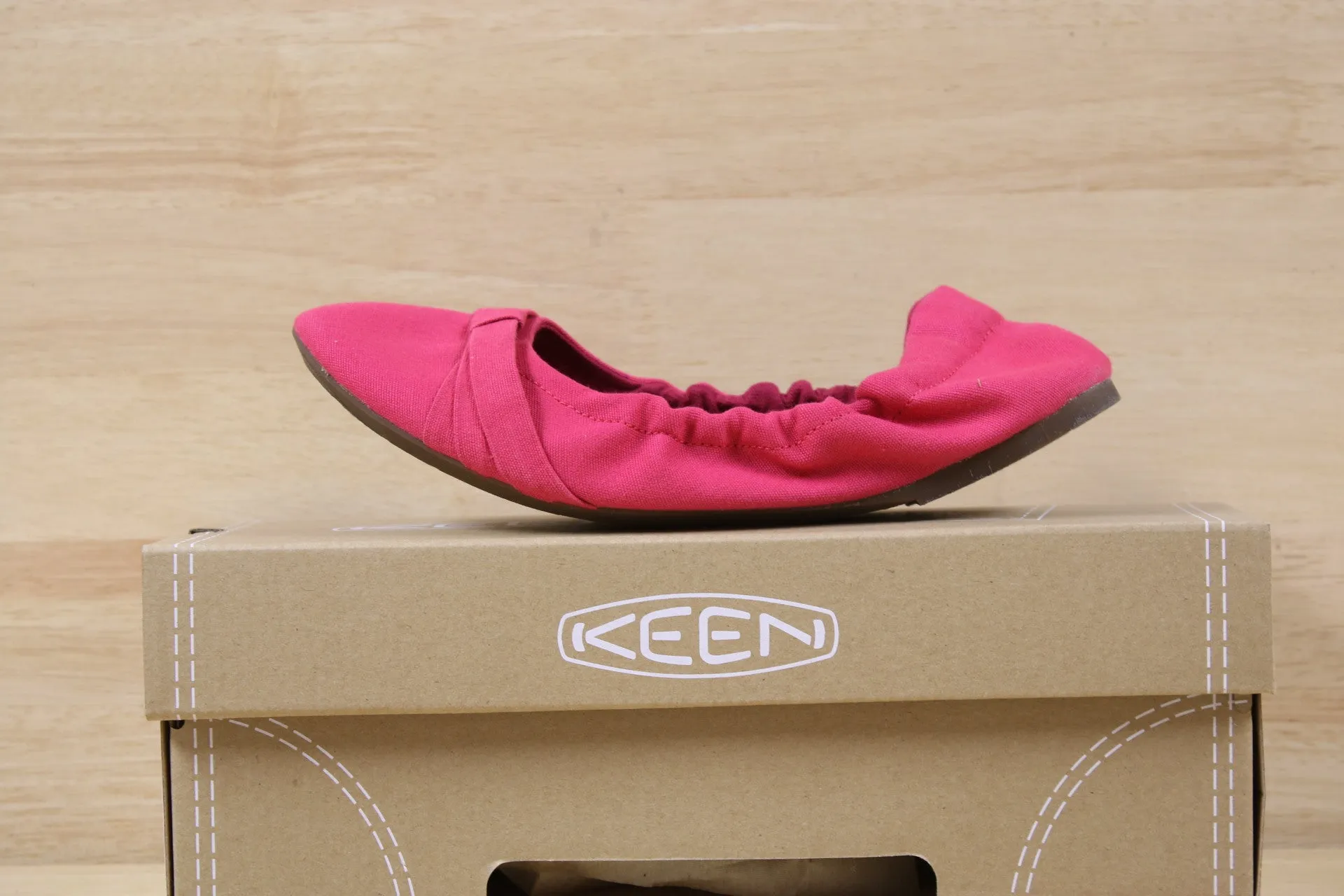 Keen Cortona Bow Rose Red