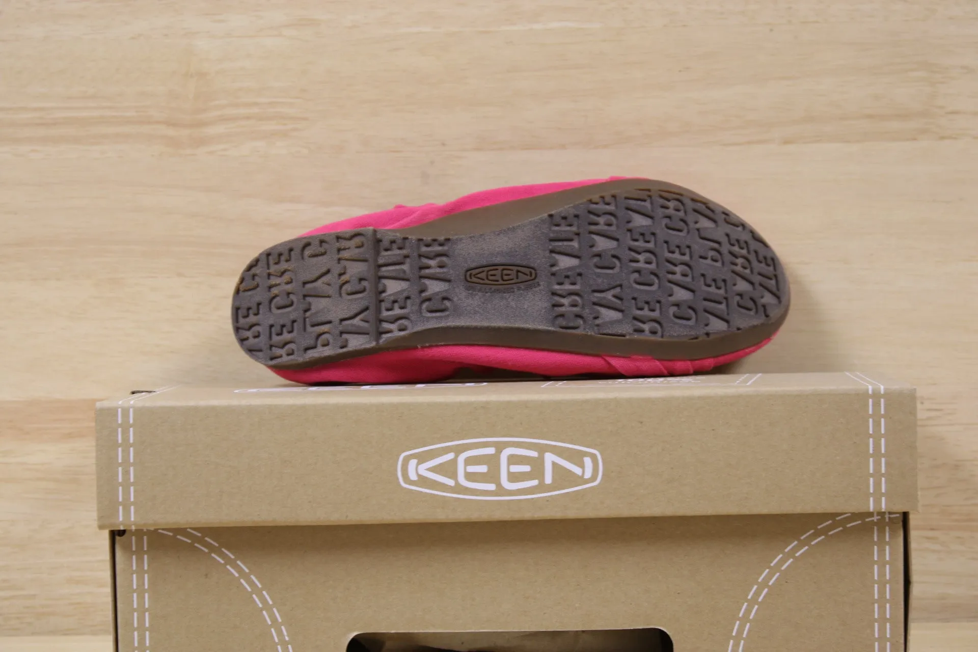 Keen Cortona Bow Rose Red