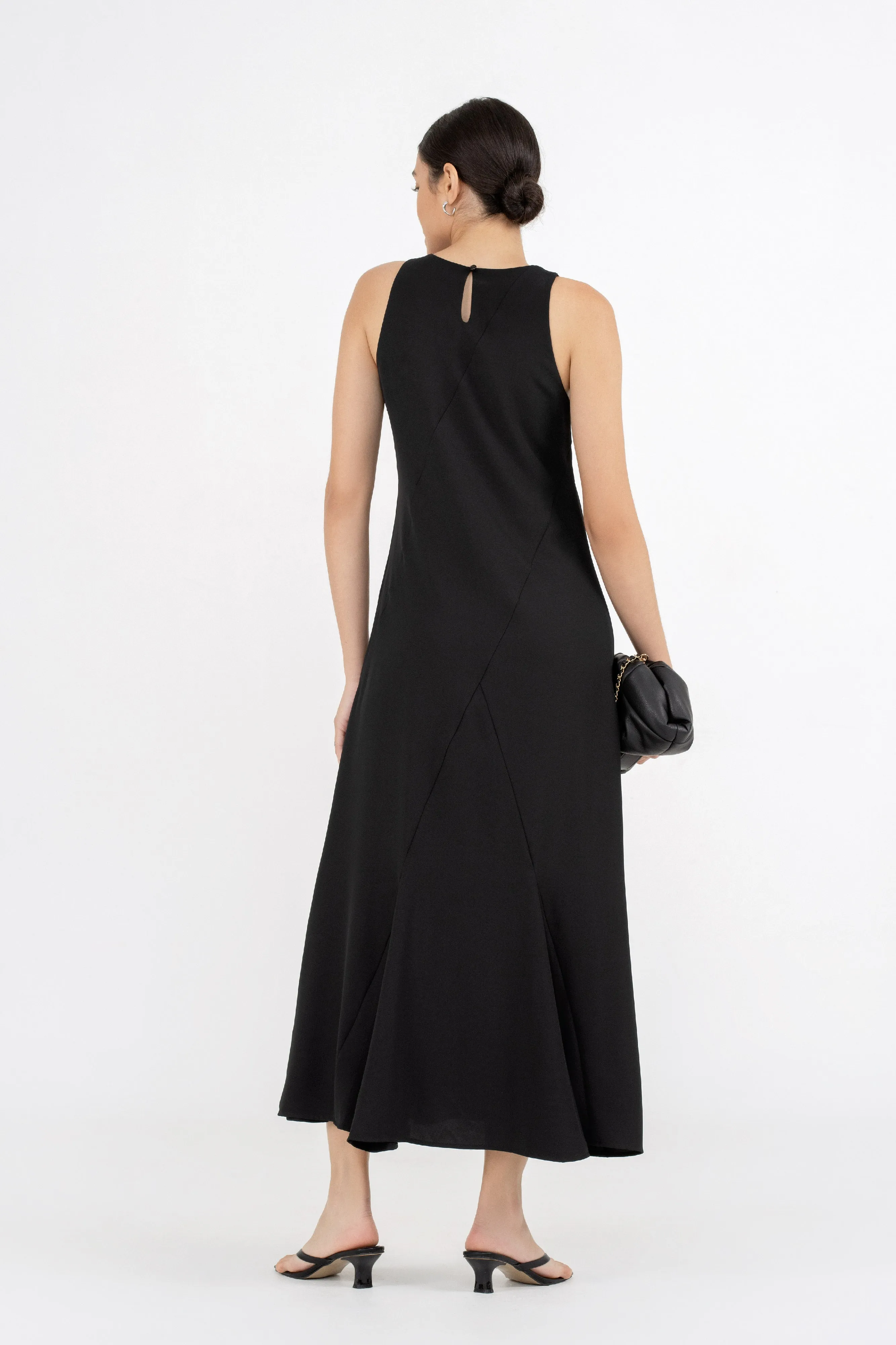 Rieka Trapeze Maxi Dress in Sable Black