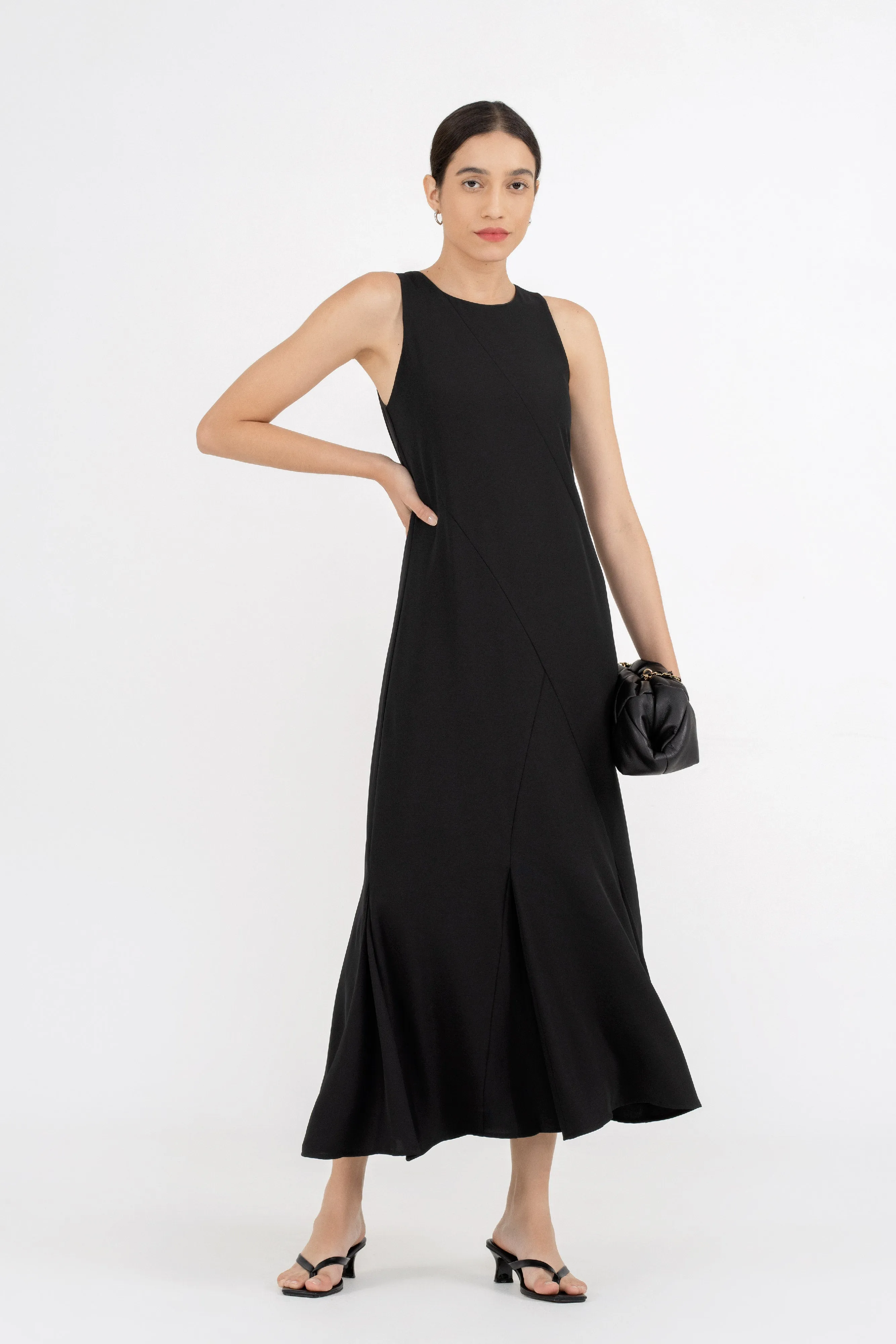 Rieka Trapeze Maxi Dress in Sable Black