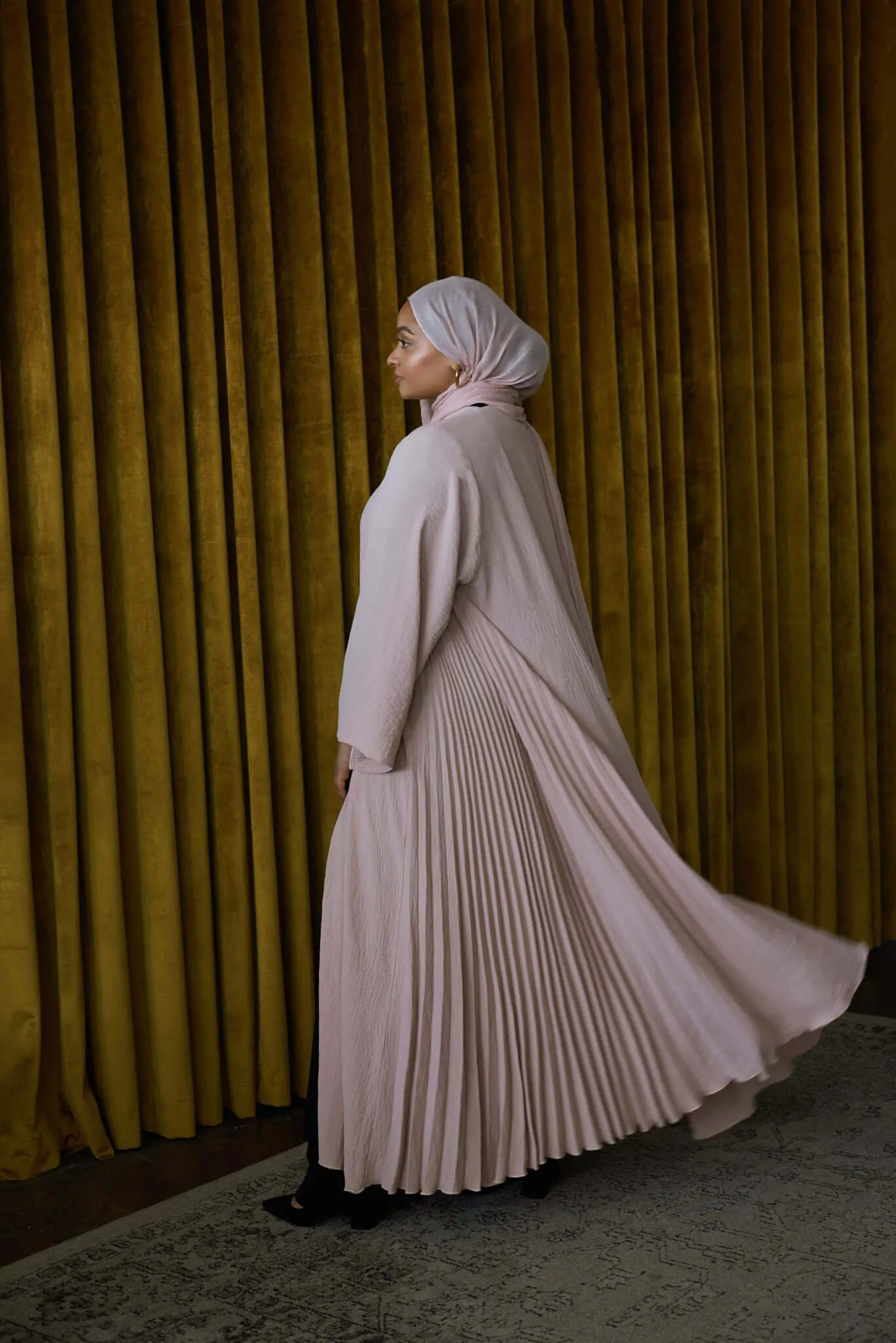 Rose Pleated Abaya