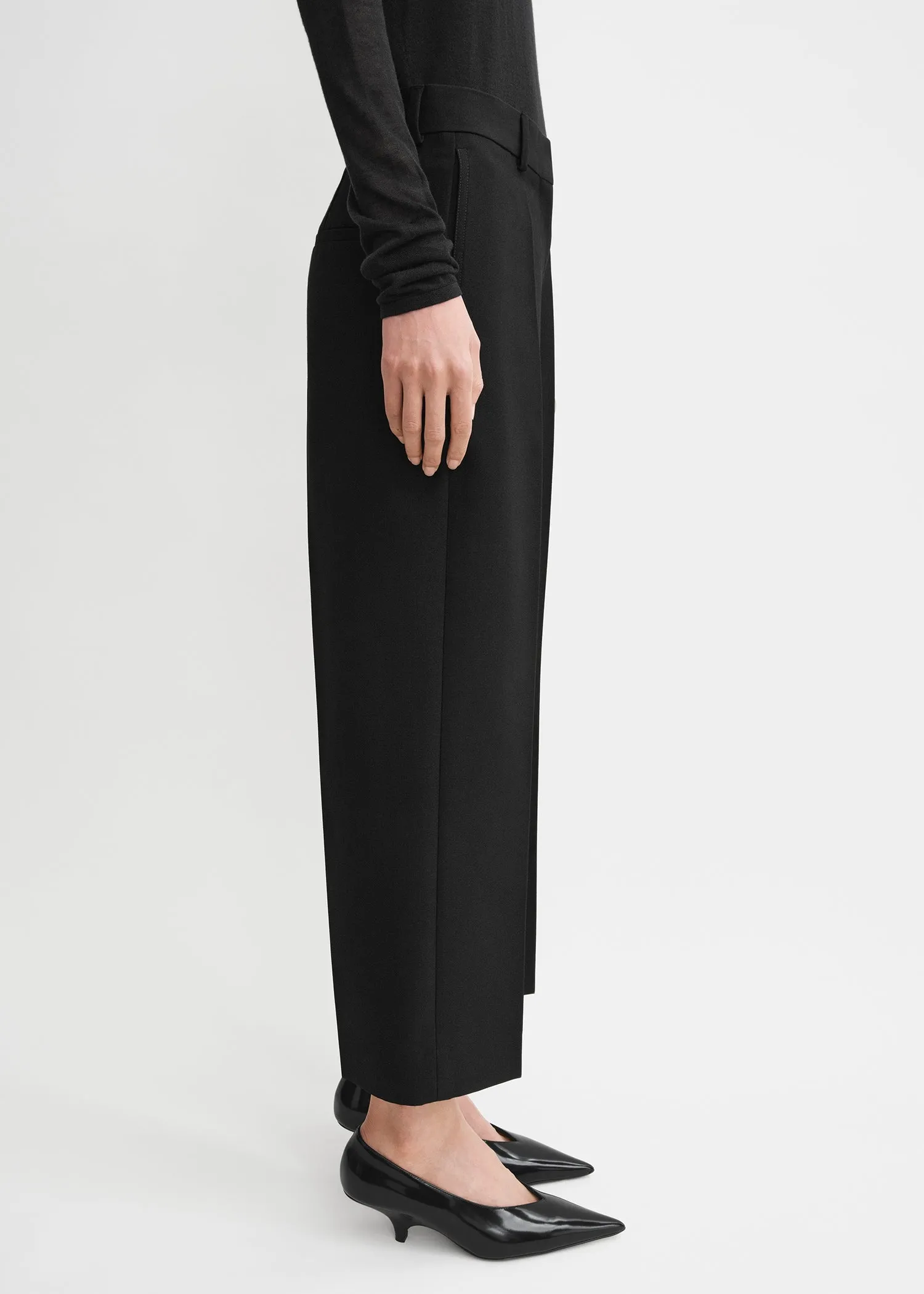 Straight cropped trousers black